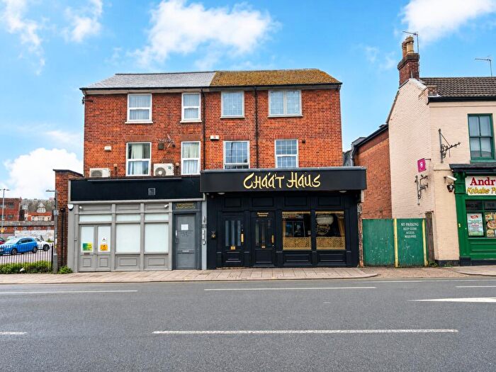 3 Bedroom Apartment To Rent In The Broadway, MK40
