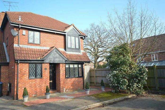 3 Bedroom Detached House To Rent In Bell Close Beaconsfield, HP9