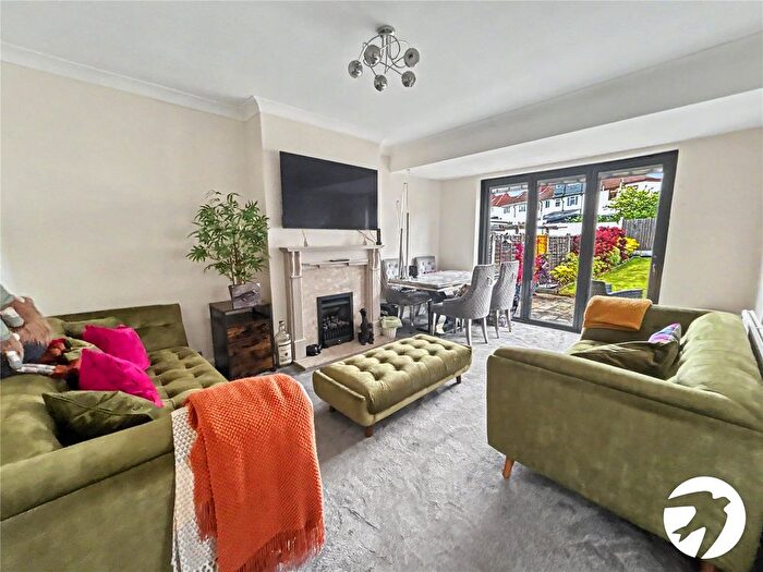 2 Bedroom Bungalow For Sale In Sutherland Avenue, Welling, Kent, DA16