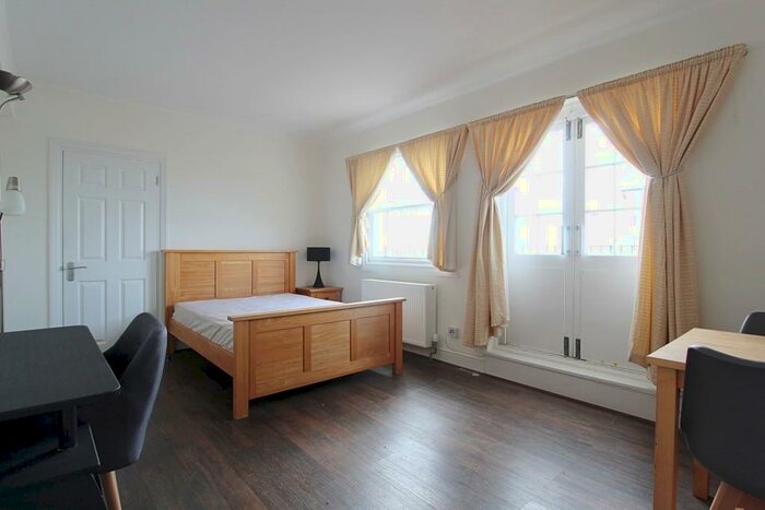 Studio To Rent In Kings Road - Video Tour, BN1