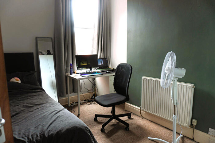 5 Bedroom Terraced House To Rent In Mackintosh Place, Cardiff, CF24