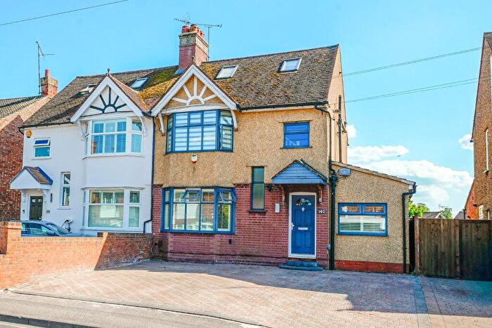 4 Bedroom Semi Detached House For Sale In Stanbridge Road, Leighton Buzzard, LU7