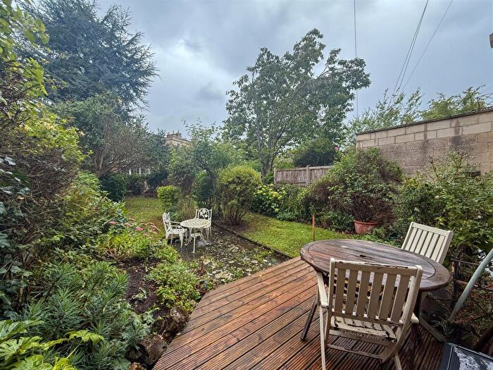 1 Bedroom Flat To Rent In Beaufort East, Bath, BA1