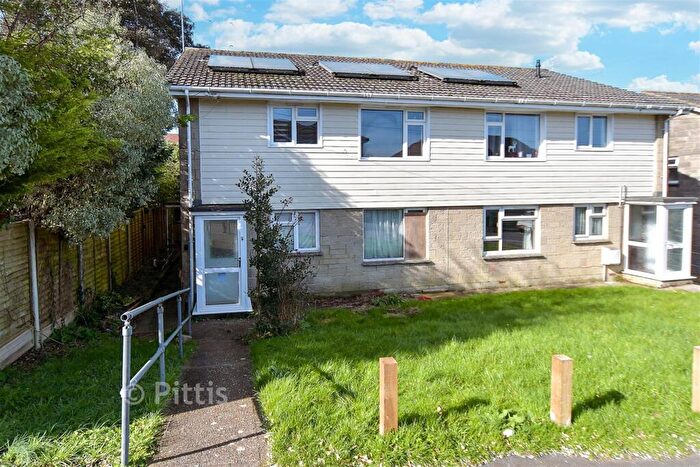 2 Bedroom Maisonette For Sale In St. Saviour's Road, Totland Bay, Isle Of Wight, PO39