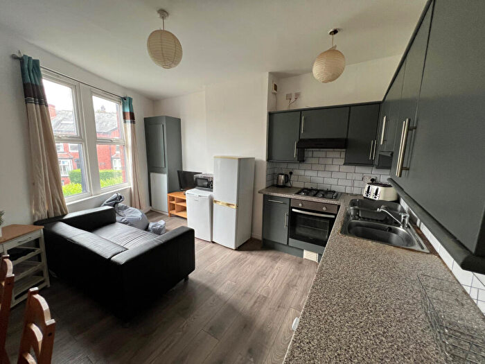 3 Bedroom House To Rent In Beechwood Crescent, Leeds, LS4