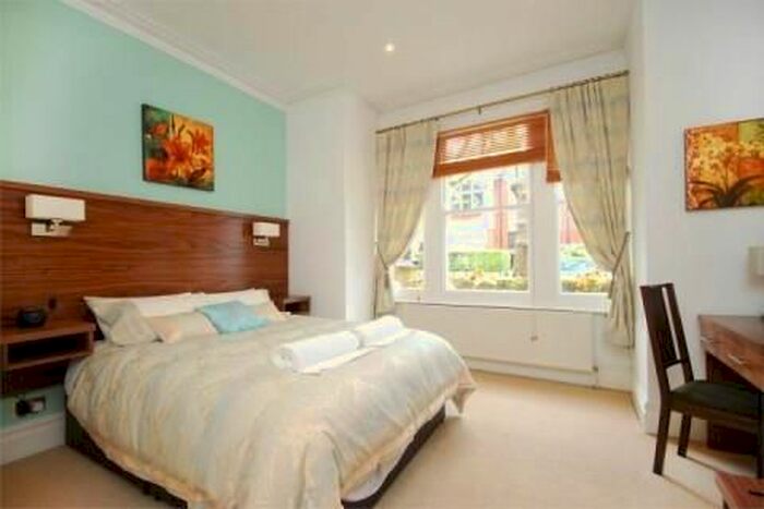 3 Bedroom Flat To Rent In Niton Street, Fulham, SW6