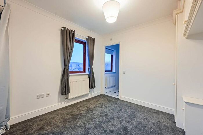 2 Bedroom Flat To Rent In Vantage Mews, Docklands, London, E14