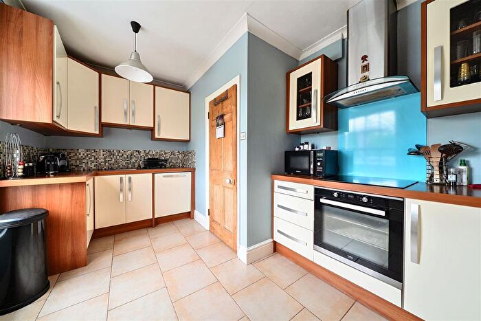 4 Bedroom Town House For Sale In High Street, Aylesbury, HP18