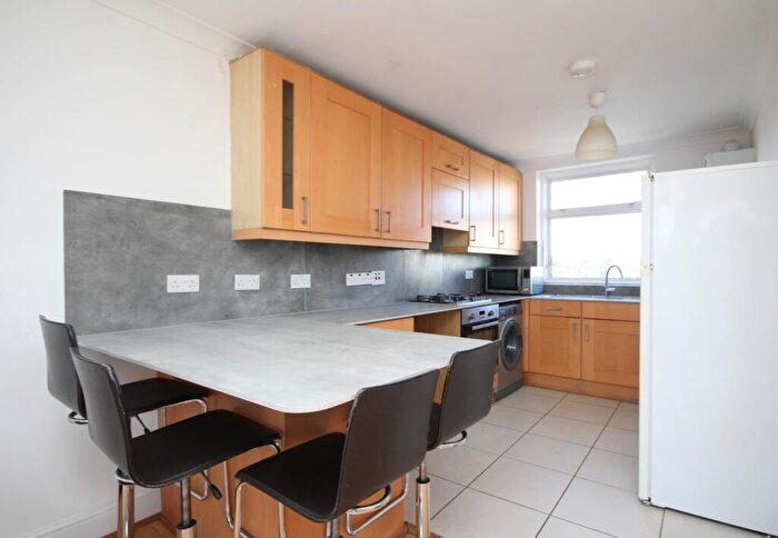 3 Bedroom Flat To Rent In Royal College St, Camden Town, NW1