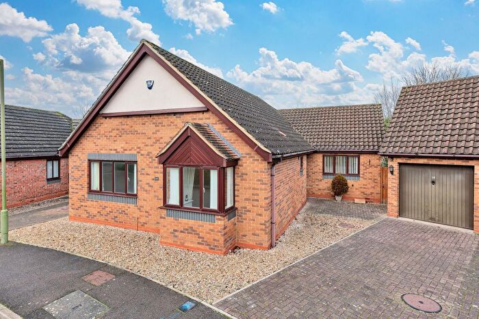 3 Bedroom Bungalow To Rent In Curlew Crescent, Royston, SG8