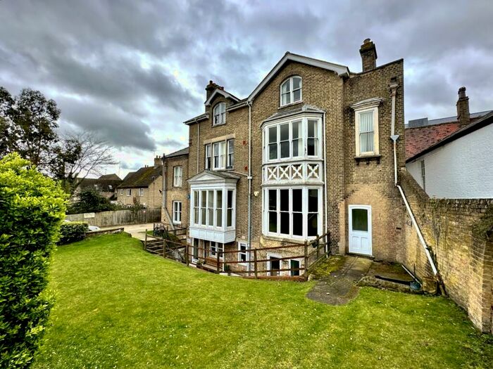 3 Bedroom Ground Flat To Rent In Forehill, Ely, CB7