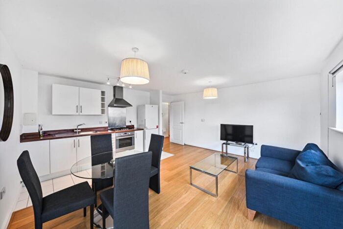 1 Bedroom Flat To Rent In Annabel Close, Poplar, London, E14