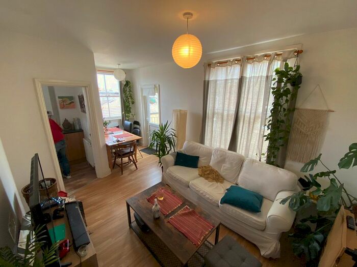 2 Bedroom Flat To Rent In Elmhurst Street, Clapham North, SW4