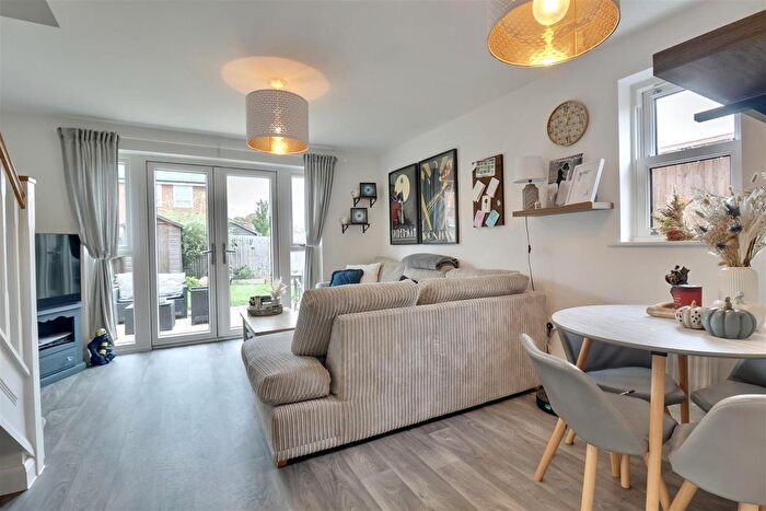 2 Bedroom Semi-detached House For Sale In Pakenham Road, Waterlooville, PO7