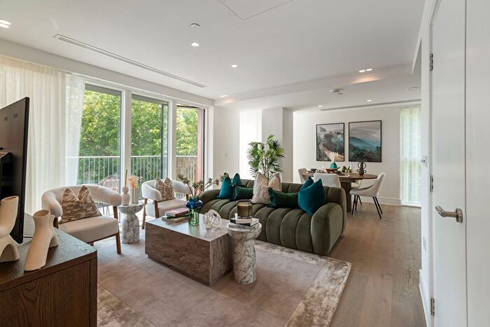 2 Bedroom Flat For Sale In Chiswick Green, Chiswick High Road, W4