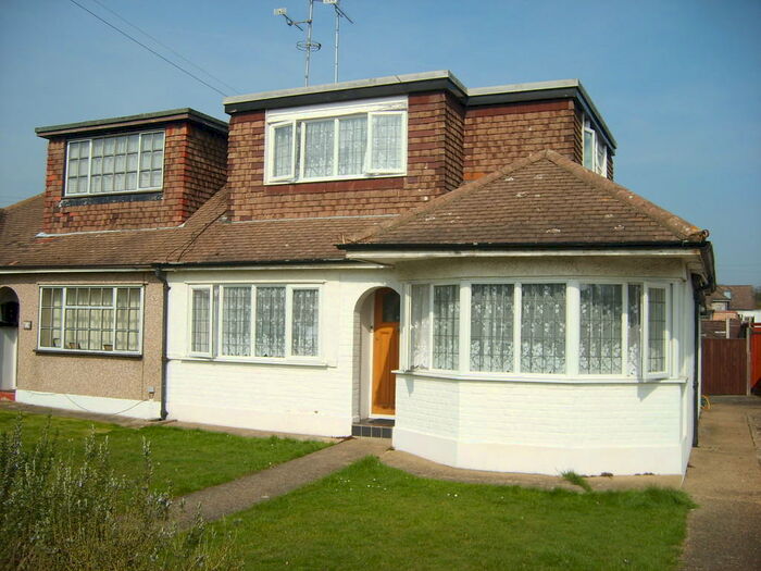 3 Bedroom Chalet To Rent In Westbourne Close, Hockley, SS5