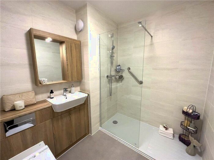1 Bedroom Flat For Sale In Crookham Road, Fleet, GU51
