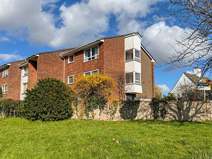 2 Bedroom Apartment For Sale In Summerlea Gardens, Church Street, Littlehampton, BN17