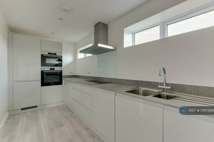 3 Bedroom Flat To Rent In Alder Lodge, London, N9