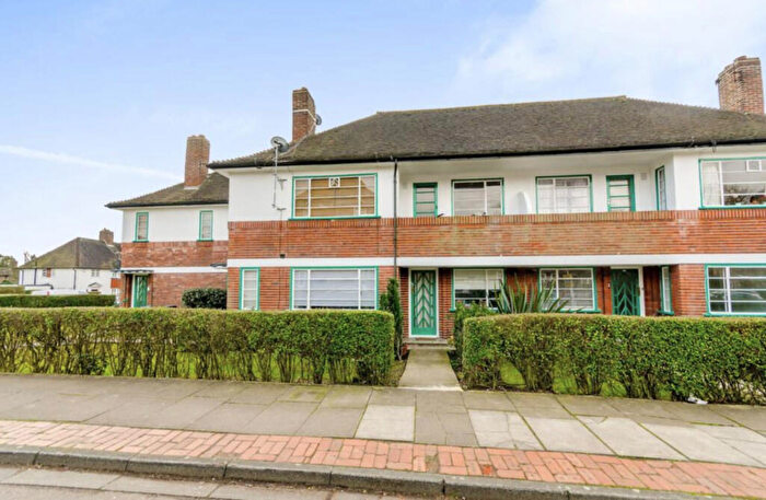 2 Bedroom Apartment To Rent In Denison Close, London, N2