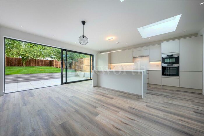 4 Bedroom Semi-Detached House To Rent In Holders Hill Drive, Hendon, London, NW4