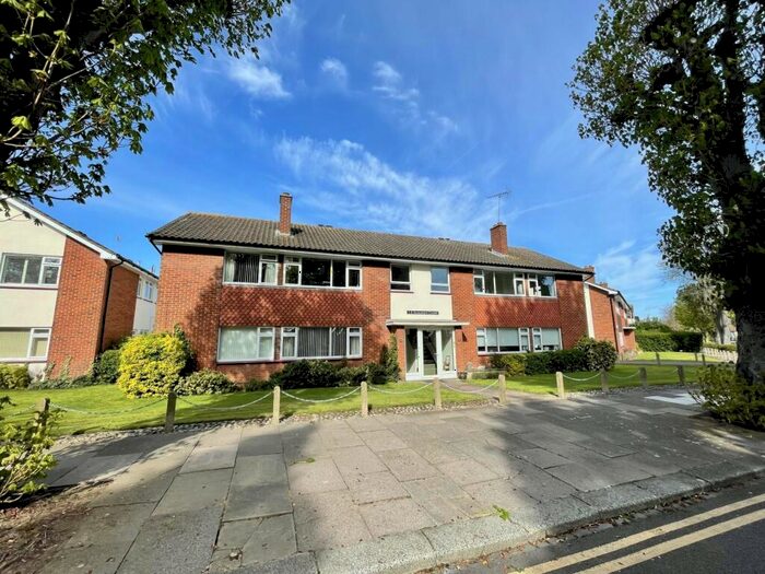 2 Bedroom Apartment To Rent In Daines Way, Thorpe Bay, Essex, SS1