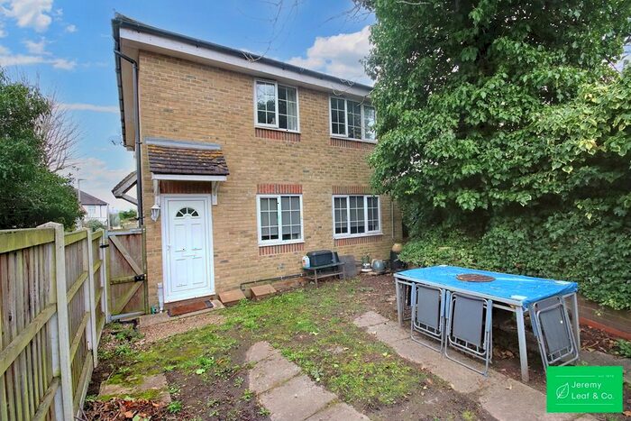 2 Bedroom Maisonette To Rent In Swan Lane, London, N20