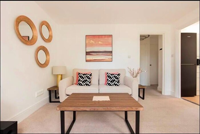 1 Bedroom Flat To Rent In Warwick Road, London, SW5