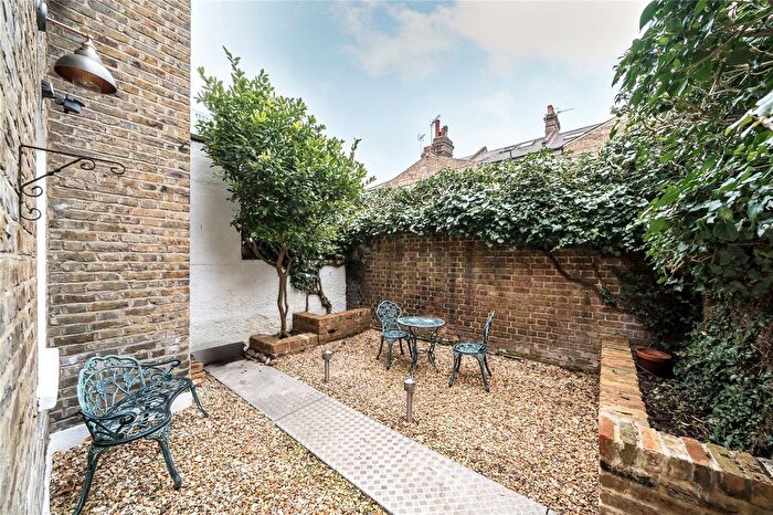 2 Bedroom Flat For Sale In Rita Road, London, SW8