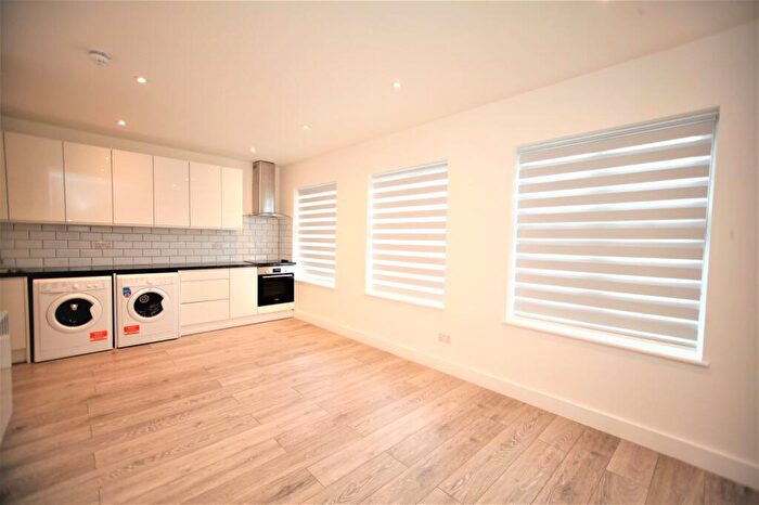 2 Bedroom Flat To Rent In Finchley Road, Temple Fortune, NW11
