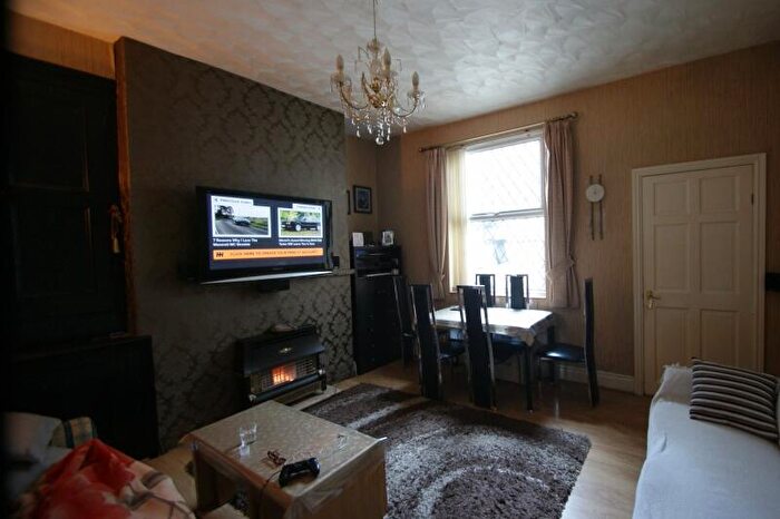 6 Bedroom Terraced House To Rent In Brudenell Mount, Hyde Park, Leeds, LS6