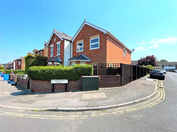 3 Bedroom Semi-Detached House To Rent In Holly Road, Aldershot, Hampshire, GU12