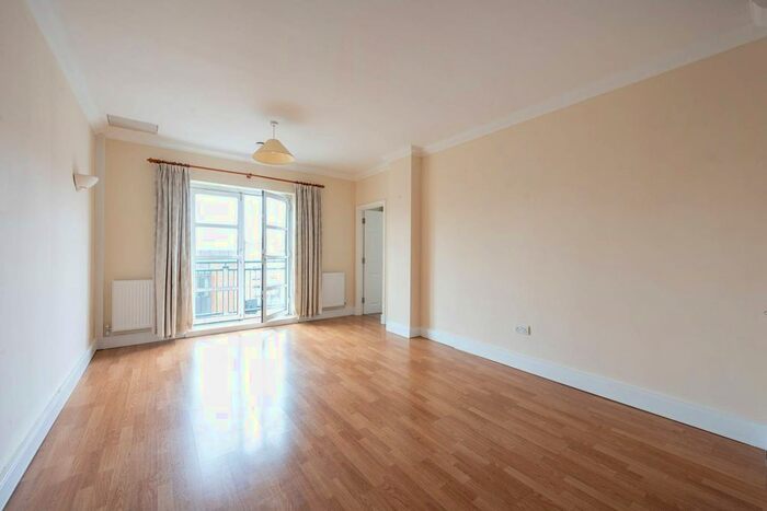 2 Bedroom Flat To Rent In Worple Road, Wimbledon, London, SW19