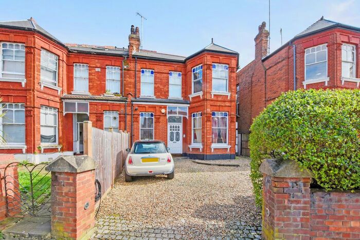 2 Bedroom Flat To Rent In Walm Lane, Willesden Green, NW2