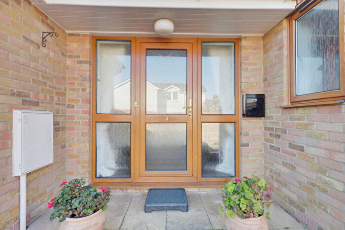 2 Bedroom Apartment For Sale In Glendale Gardens, Leigh-on-sea, SS9