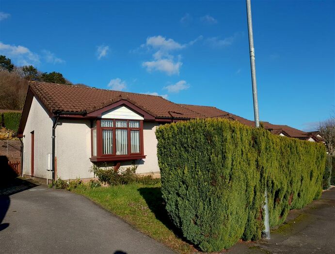 2 Bedroom Semi-Detached Bungalow To Rent In Oak Hill Park, Skewen, Neath, SA10