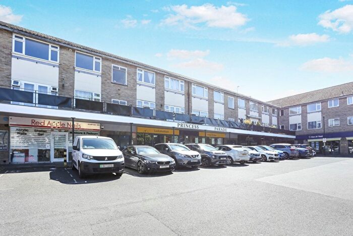2 Bedroom Flat To Rent In Princess Parade, Crofton Road, Farnborough, Orpington, BR6
