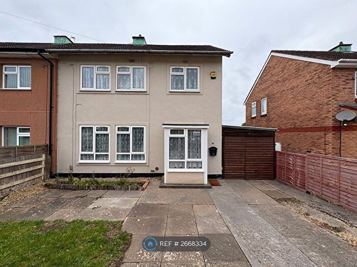 3 Bedroom Semi-Detached House To Rent In Bonnington Walk, Bristol, BS7