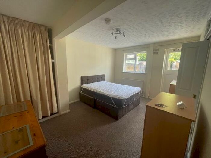 1 Bedroom House To Rent In Pilton Close, Northampton, NN3