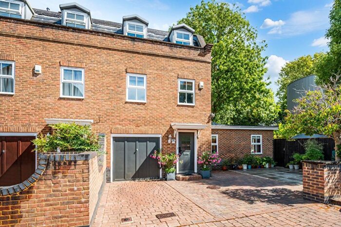 5 Bedroom End Terrace House For Sale In Mill View Close, Ewell Village, KT17