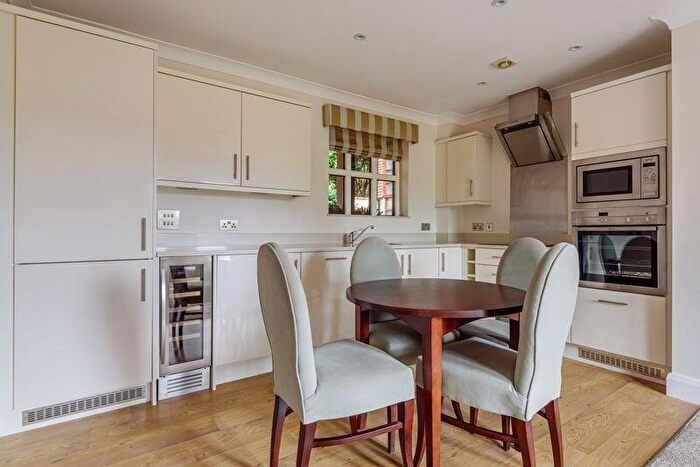 2 Bedroom Flat For Sale In Furze Hill, Tadworth, KT20