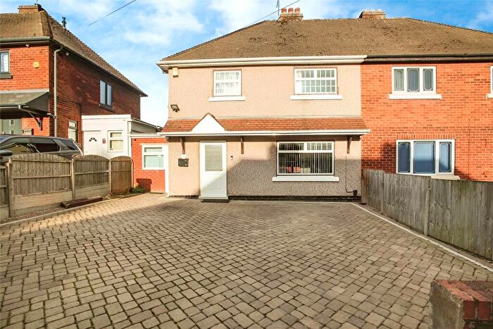 3 Bedroom Semi-Detached House To Rent In Oak Close, Bedworth, Warwickshire, CV12