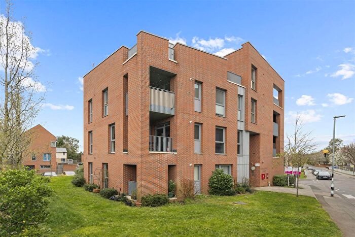 1 Bedroom Flat For Sale In The Ridgeway, Hertford, SG14