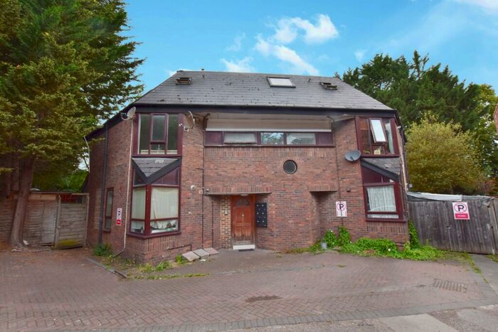 2 Bedroom Apartment To Rent In Dunfield Road, Catford, SE6