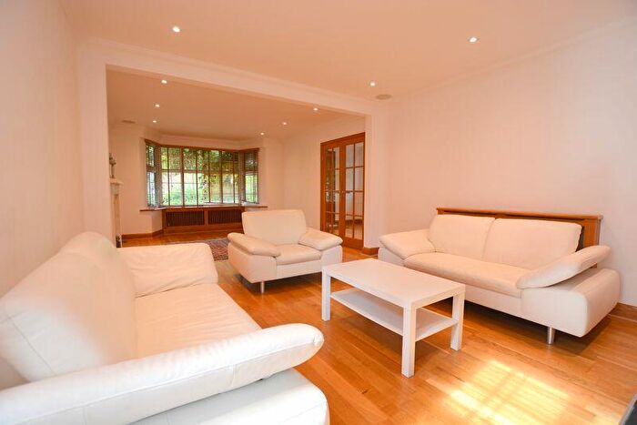 4 Bedroom Detached House To Rent In Thornton Grove, Hatch End, HA5