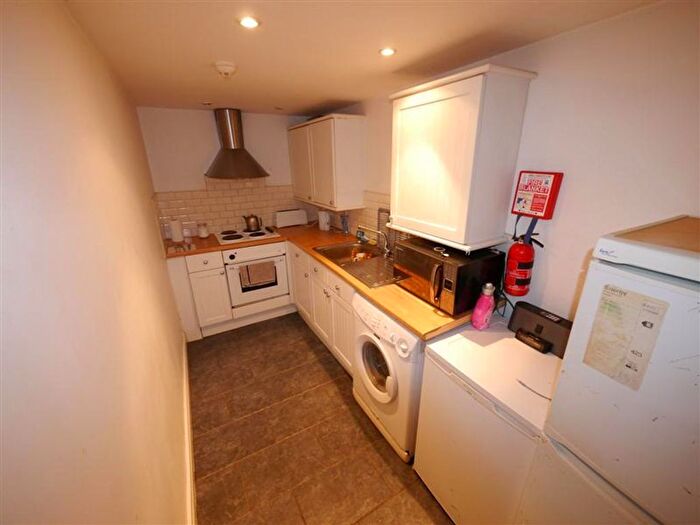 1 Bedroom Flat To Rent In Blenheim Square, Leeds, LS2