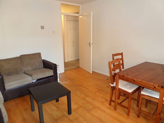 2 Bedroom Flat To Rent In Angelfield, Hounslow, TW3