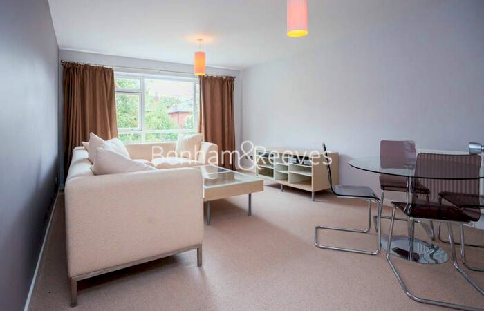 2 Bedroom Flat To Rent In Mount Park Road, London, W5