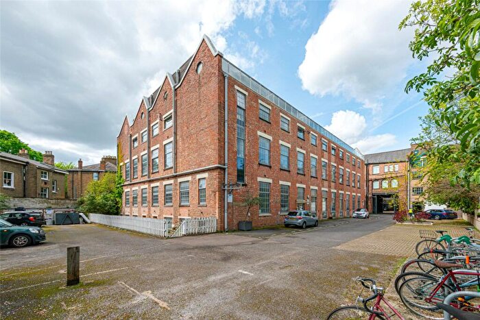 2 Bedroom Apartment For Sale In Holloway Road, Islington, London, N7