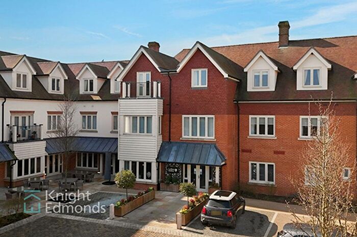 2 Bedroom Flat For Sale In Kings Square, Leeds, ME17